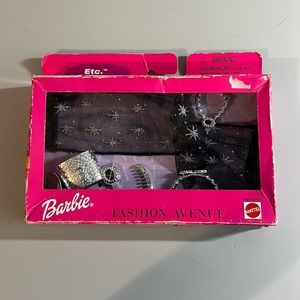 Mattel Barbie 1999 Fashion Avenue Etc. Gear. Scarf purse comb brush necklace